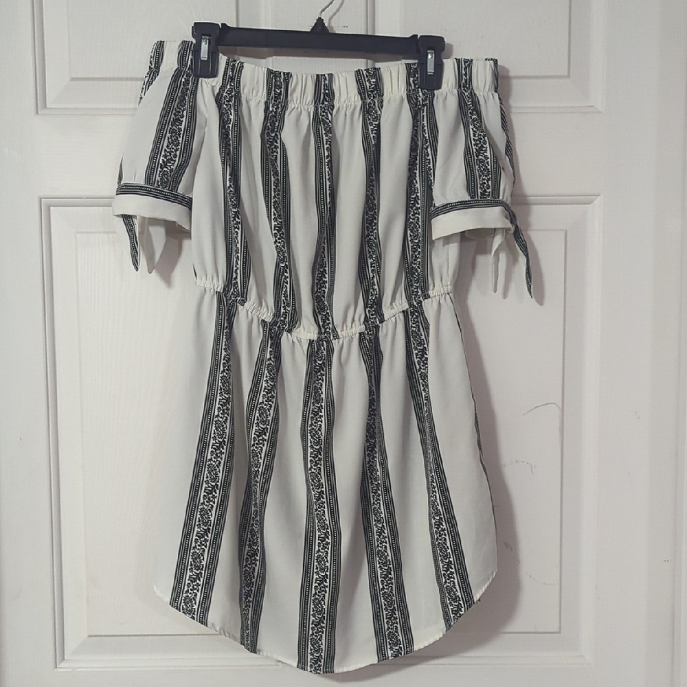 Black and White Off The Shoulder Patterned Top